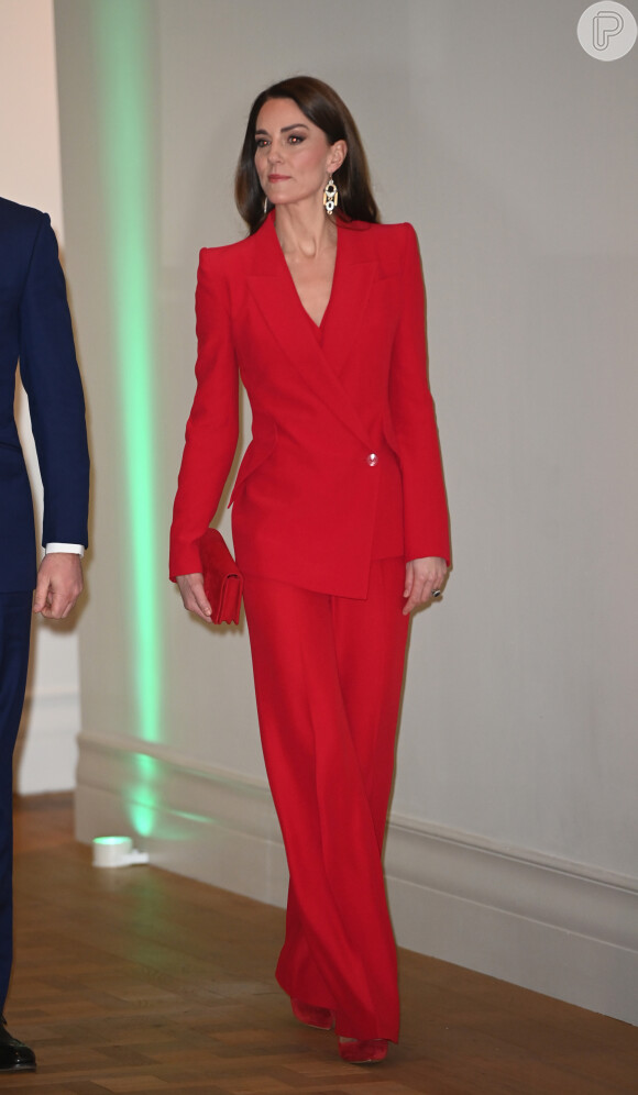 Look Blazer Vermelho Feminino