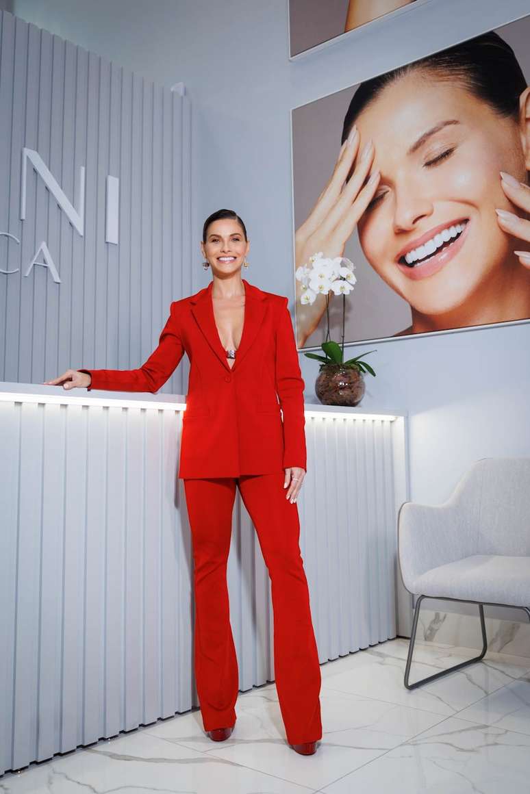 Look Blazer Vermelho Feminino