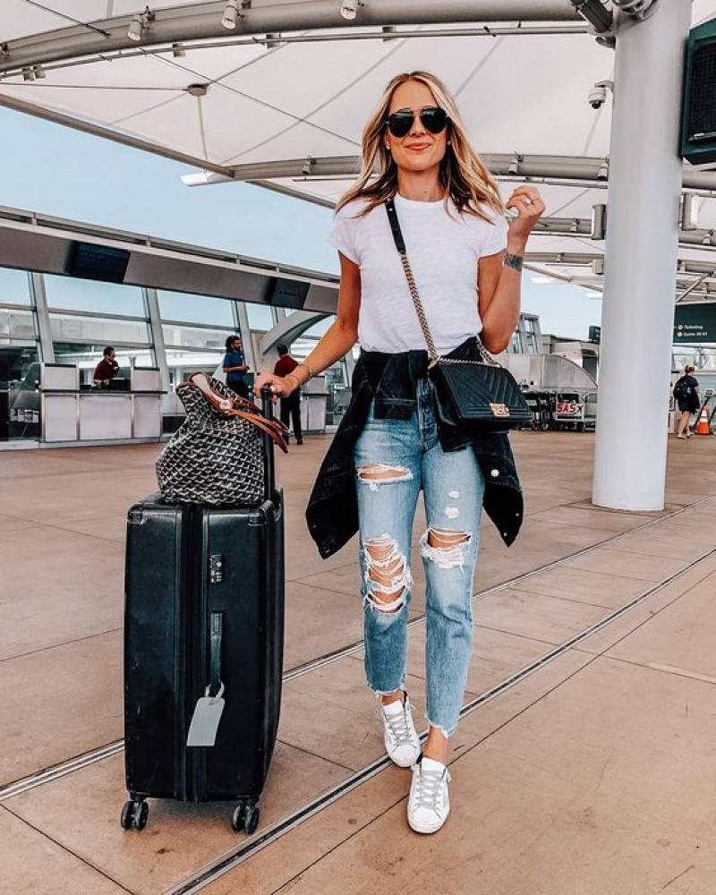 women's airport look