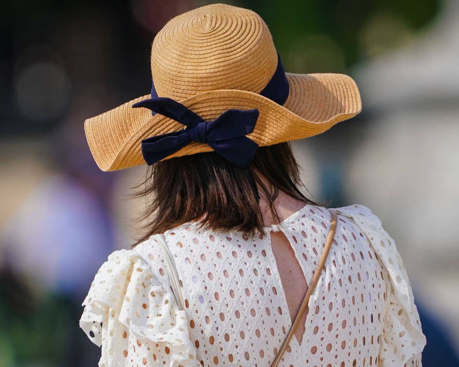 feminine look with straw hat