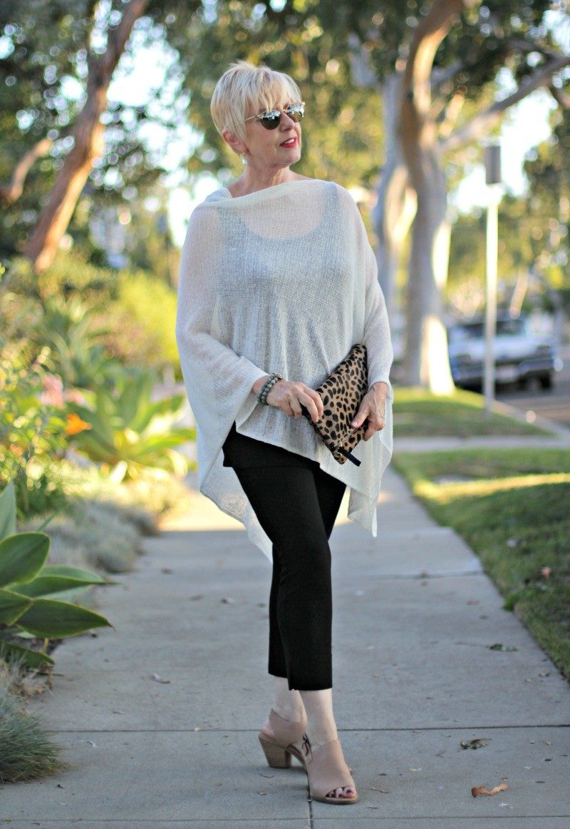 Look Com Poncho Feminino