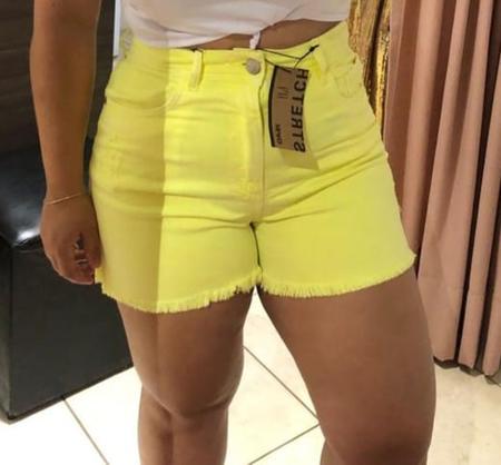 Ideias de Look Com Short Amarelo Feminino