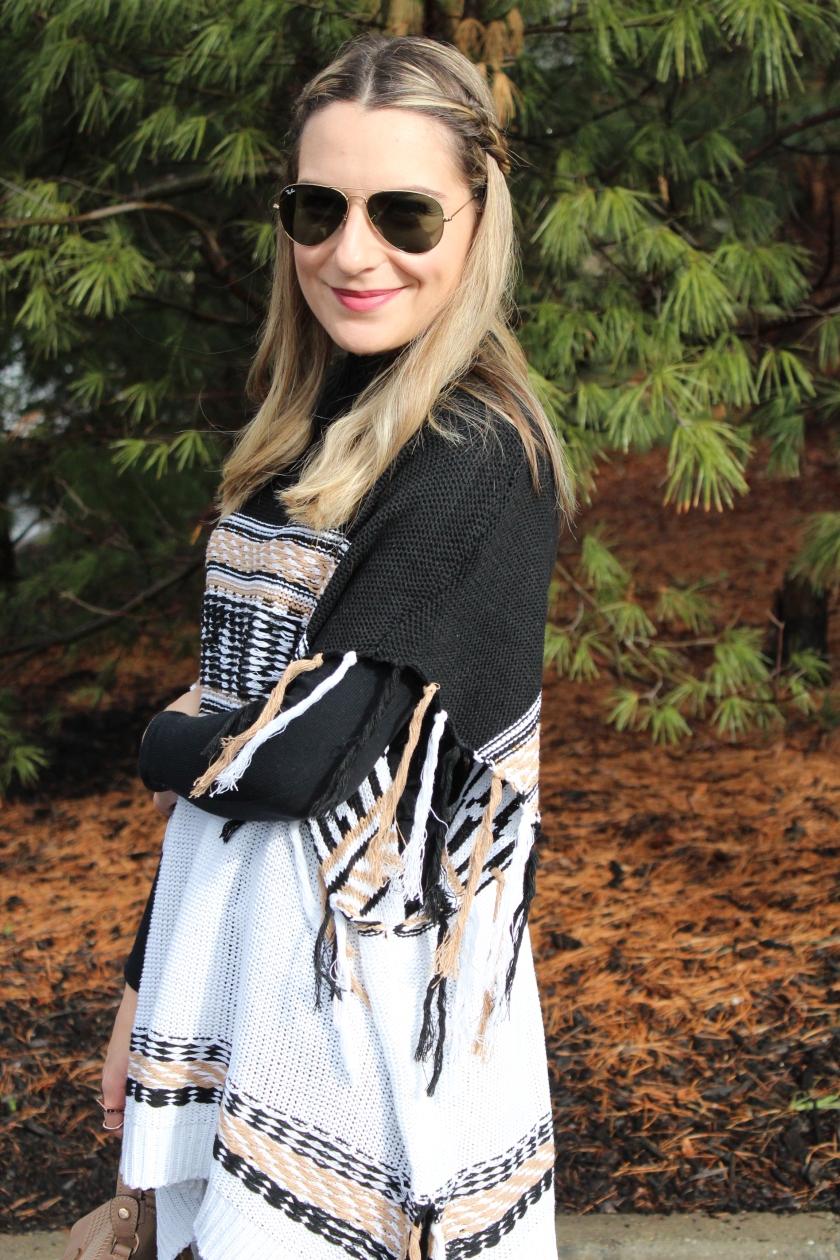 Look Com Poncho Feminino