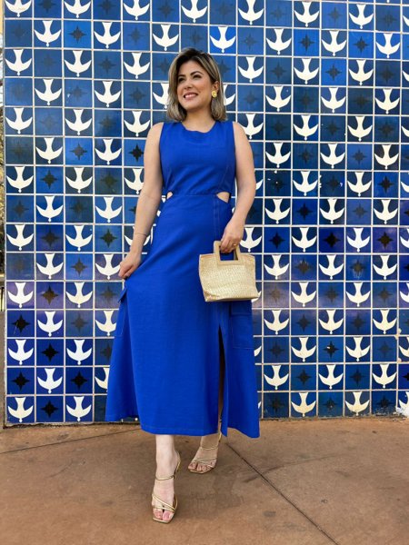 look vestido azul Feminino