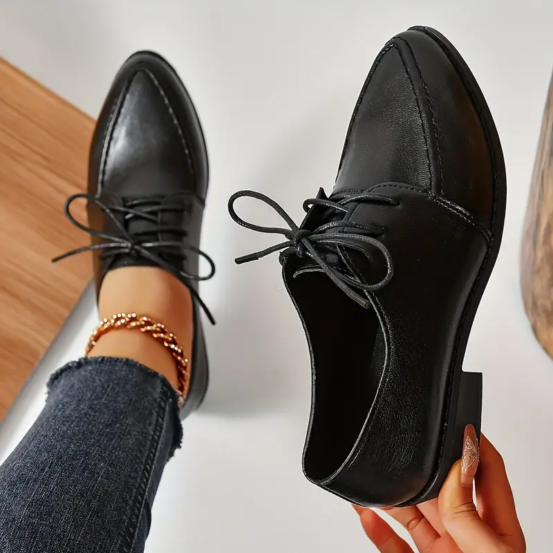 fashion woman look with oxfords