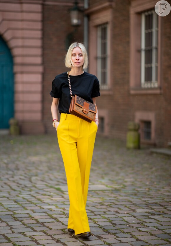 look calça amarela Feminino