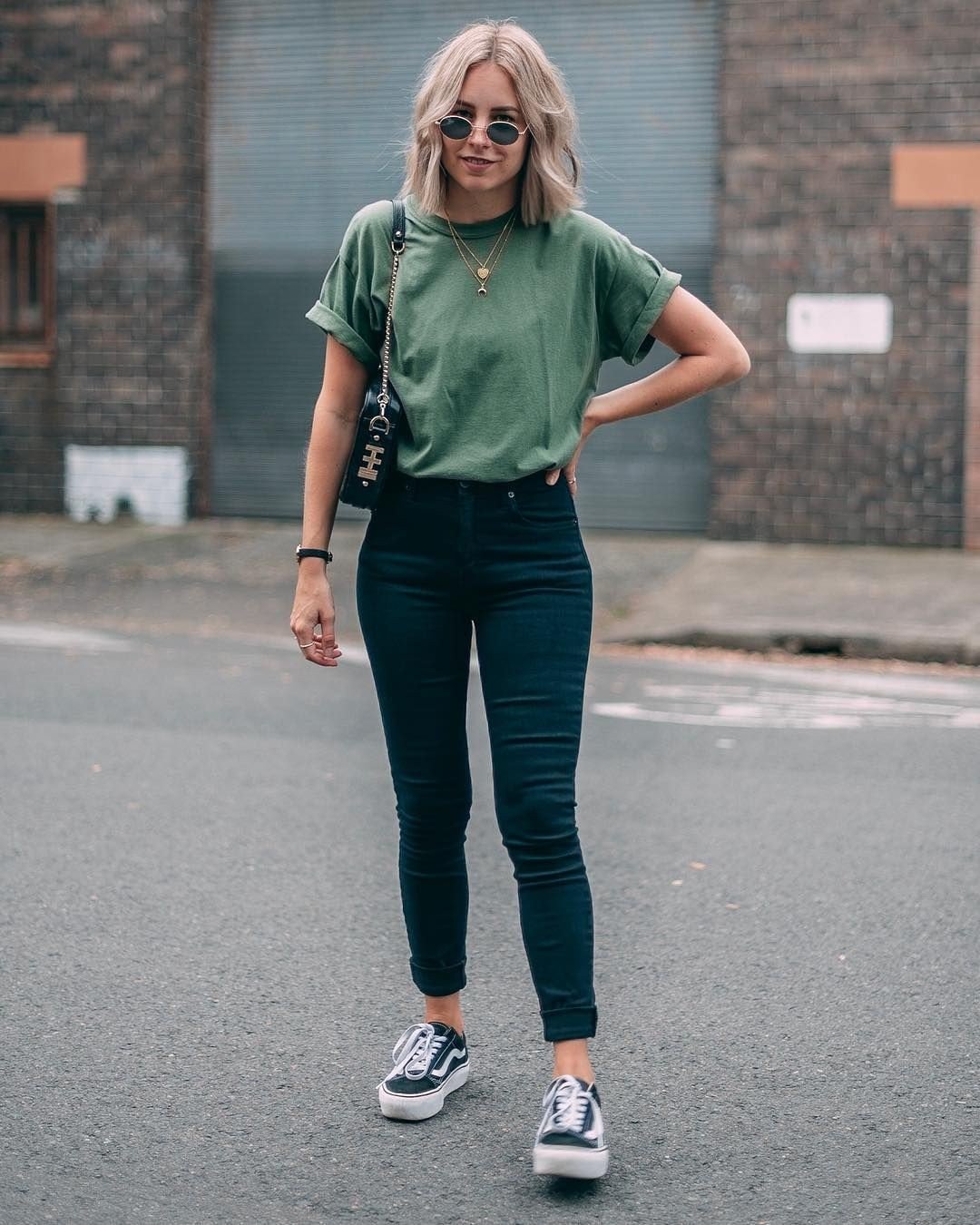 look calça jeans e camiseta Feminino