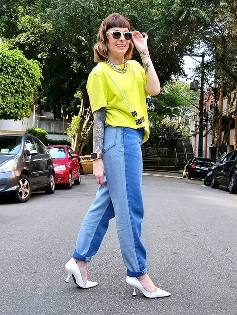 fashion woman look jeans and t-shirt