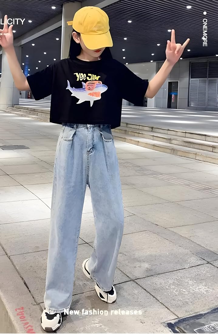 fashion woman look jeans and t-shirt