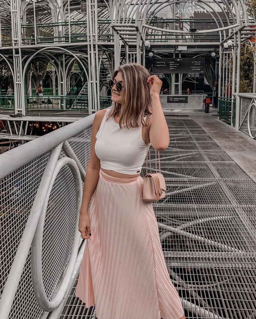 looks com saia midi plissada Feminino