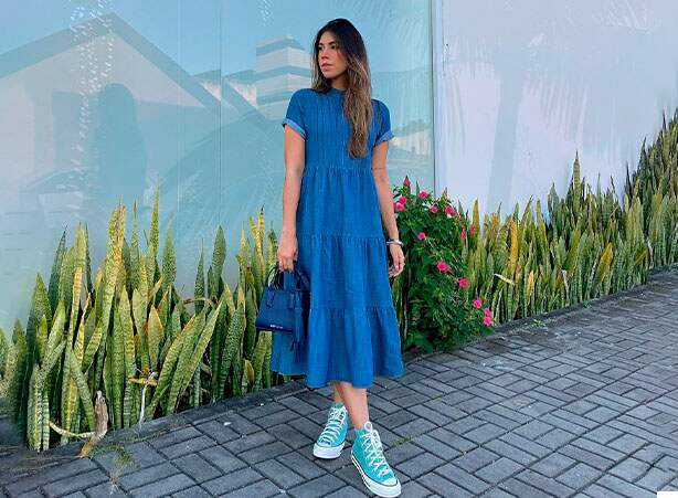 look vestido azul Feminino