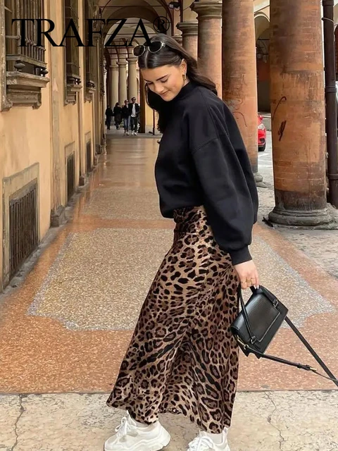 fashion woman look leopard skirt