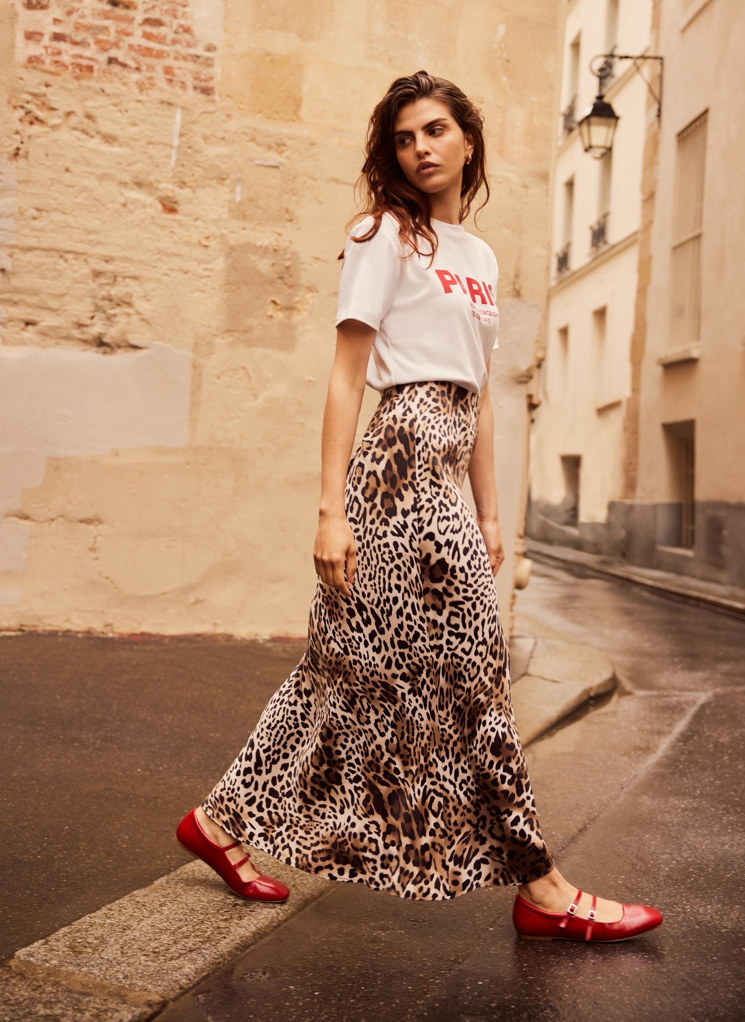 fashion woman look leopard skirt