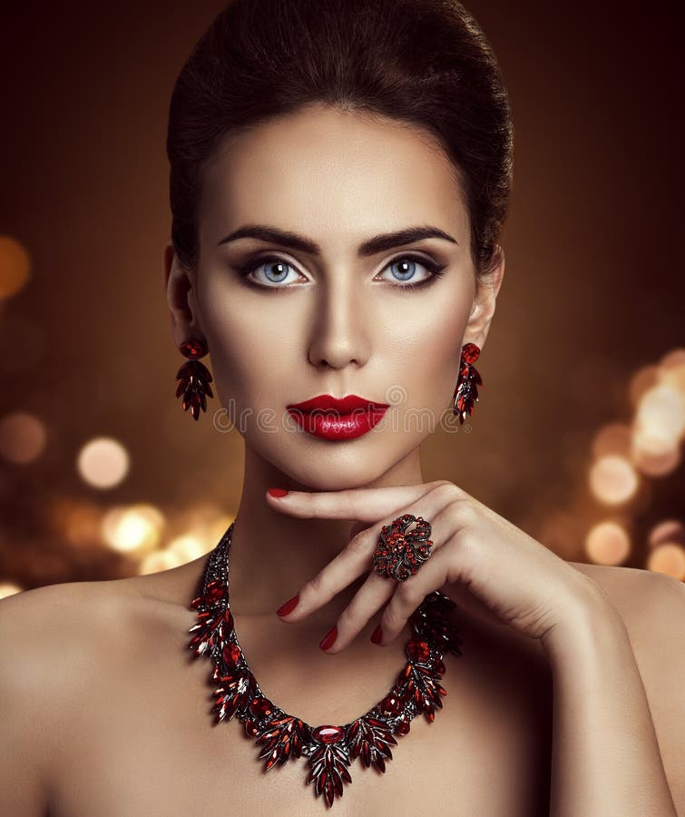 fashion woman look with necklaces