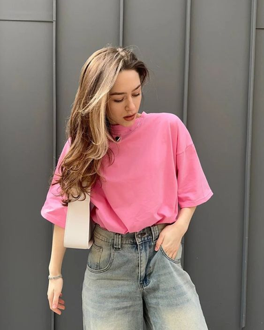 fashion woman look jeans and t-shirt