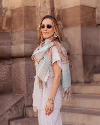 fashion woman look with pashmina