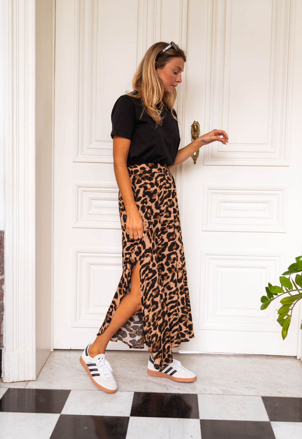 fashion woman look leopard skirt