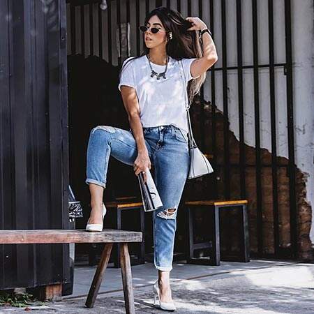 fashion woman look jeans and t-shirt