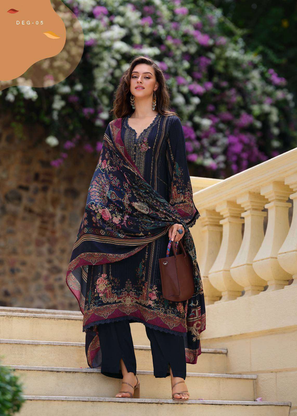 fashion woman look with pashmina