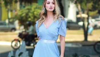 look vestido azul Feminino